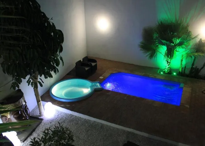 Casa Patio Palmeras 1 Y 2 *